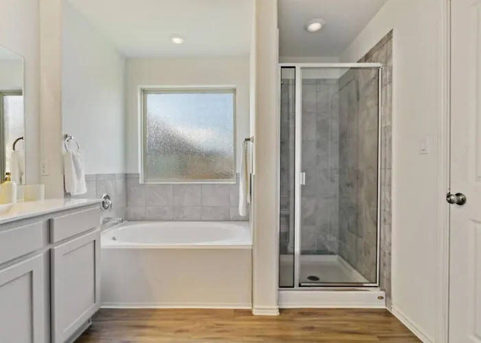Family Friendly - Private - Spacious - Modern - Pool *