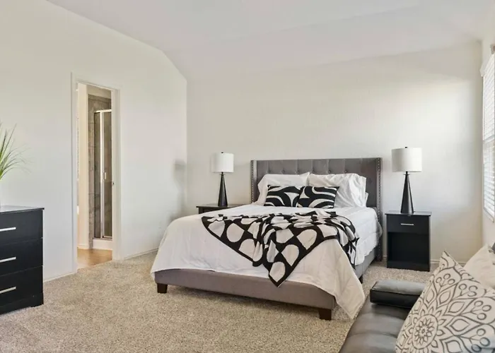 Holiday home Family Friendly - Private - Spacious - Modern - Pool
