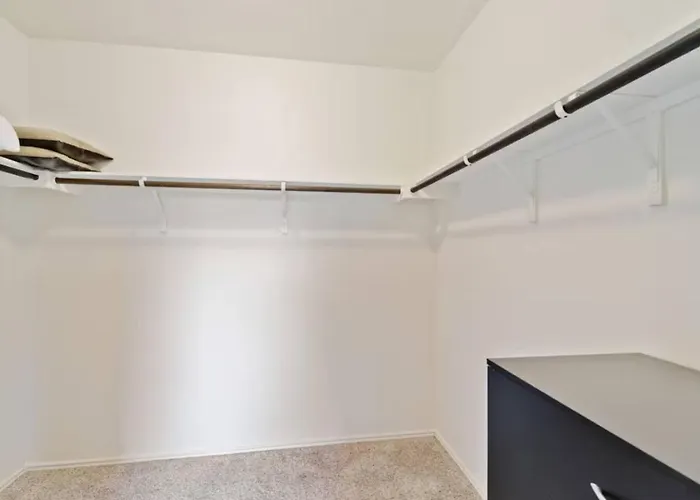 Holiday home Family Friendly - Private - Spacious - Modern - Pool *