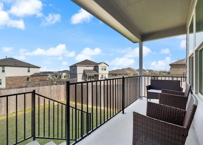 Family Friendly - Private - Spacious - Modern - Pool *