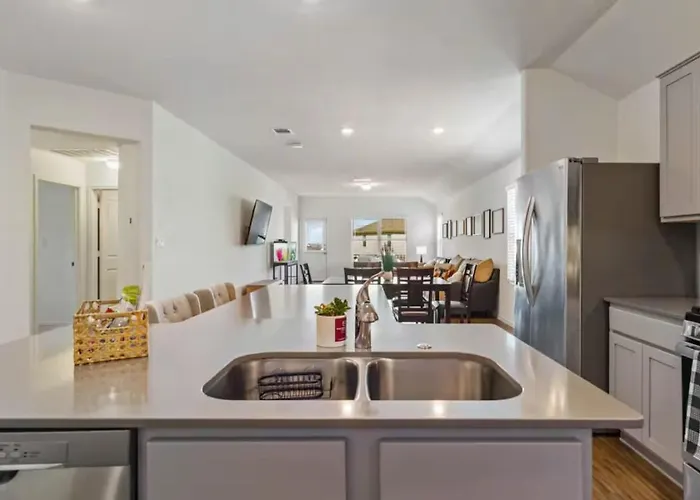 Holiday home Family Friendly - Private - Spacious - Modern - Pool Round Rock