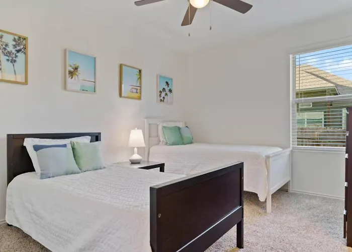 Family Friendly - Private - Spacious - Modern - Pool Holiday home Round Rock