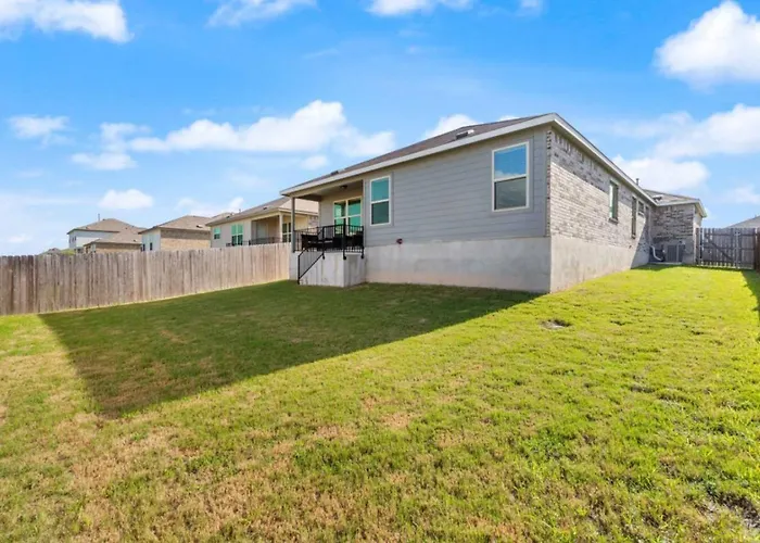 Holiday home Family Friendly - Private - Spacious - Modern - Pool Round Rock